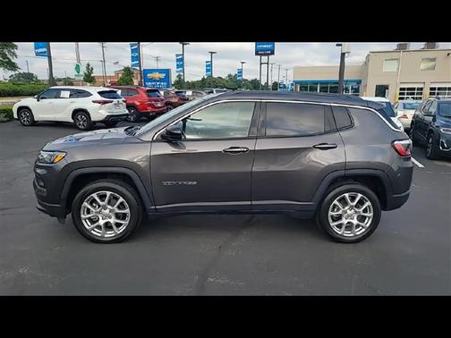 2022 Jeep Compass Latitude Lux