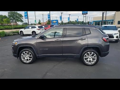 2022 Jeep Compass Latitude Lux