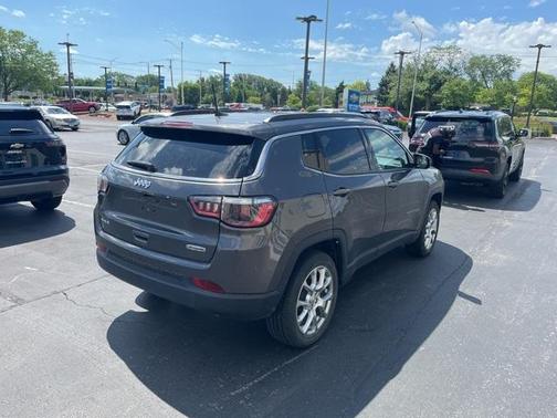 2022 Jeep Compass Latitude Lux