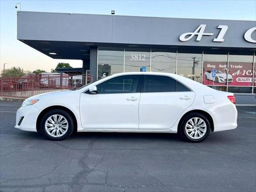 2014 Toyota Camry Hybrid LE