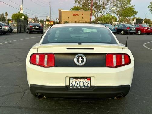 2011 Ford Mustang V6 Premium