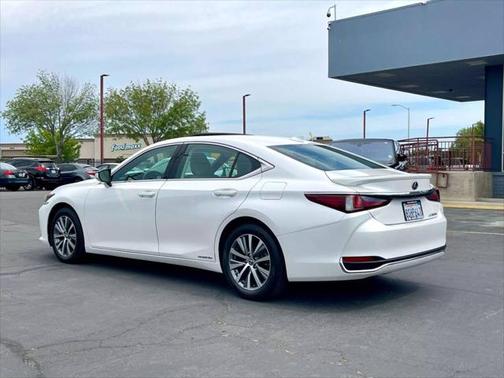 2020 Lexus ES 300h Ultra Luxury