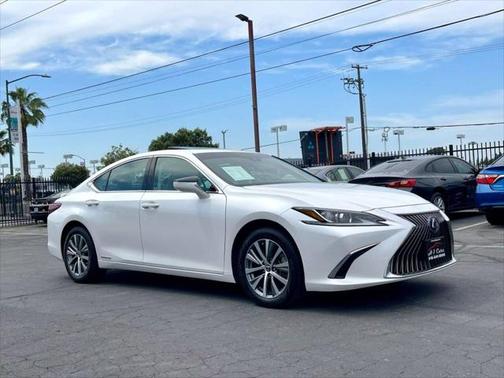 2020 Lexus ES 300h Ultra Luxury