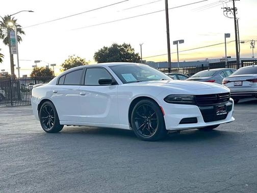 2017 Dodge Charger SE