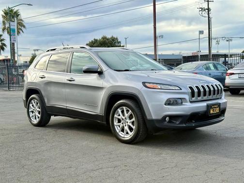 2016 Jeep Cherokee Sport
