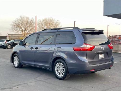 2017 Toyota Sienna XLE