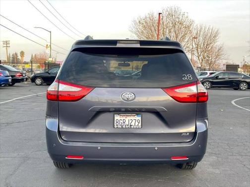 2017 Toyota Sienna XLE