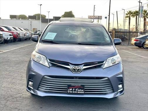 2017 Toyota Sienna XLE