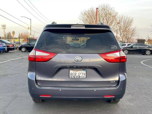 2017 Toyota Sienna XLE