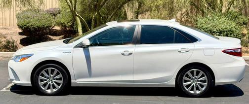 White 2017 Toyota Camry Hybrid XLE