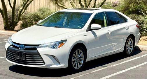 White 2017 Toyota Camry Hybrid XLE