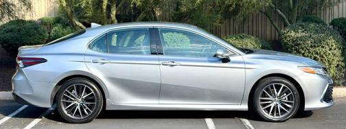 2023 Toyota Camry Hybrid XLE