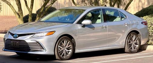 2023 Toyota Camry Hybrid XLE