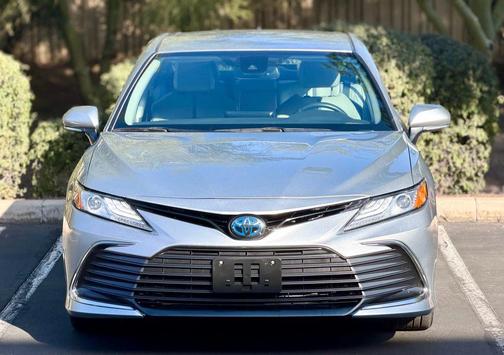 2023 Toyota Camry Hybrid XLE