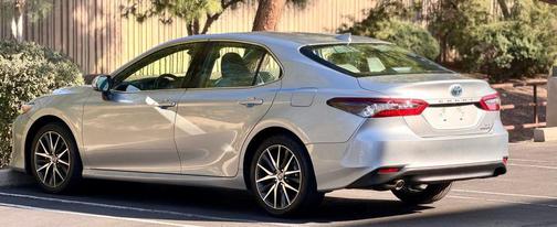 2023 Toyota Camry Hybrid XLE