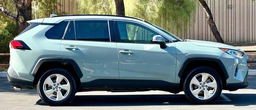 2021 Toyota RAV4 Hybrid XLE Premium