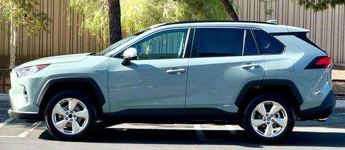 2021 Toyota RAV4 Hybrid XLE Premium
