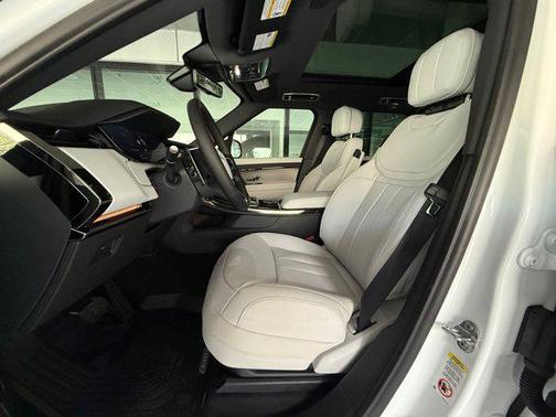 Ostuni Pearl White Premium Metallic 2026 Land Rover Range Rover Sport SE