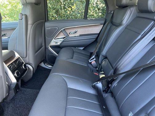 2025 Land Rover Range Rover P530 SE