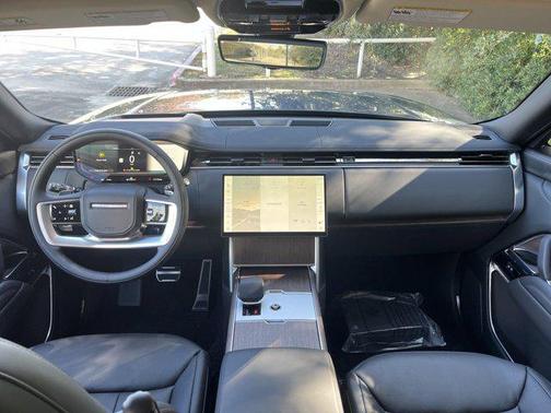 2025 Land Rover Range Rover P530 SE