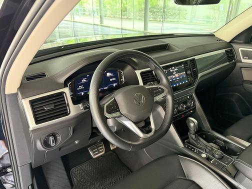 Deep Black Pearl 2022 Volkswagen Atlas 3.6L SEL Premium