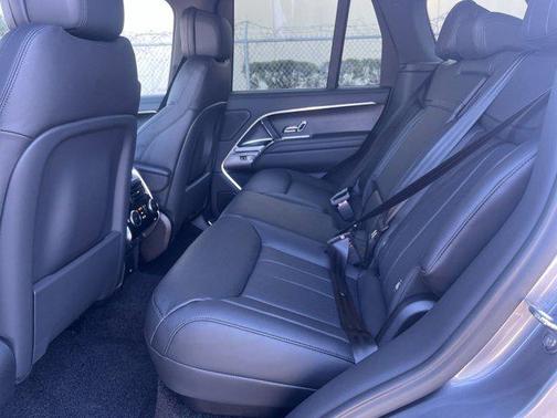 2025 Land Rover Range Rover P530 SE