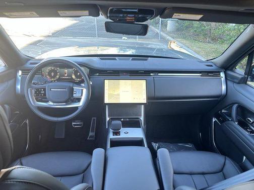 2025 Land Rover Range Rover P530 SE