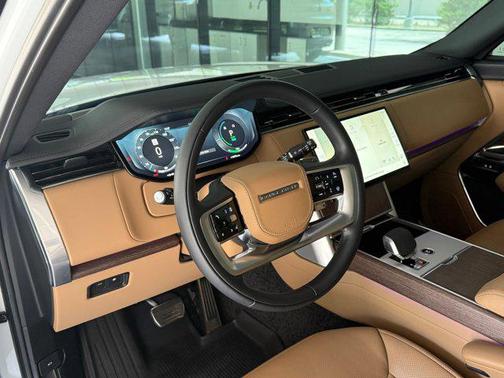 White 2025 Land Rover Range Rover P550e SE