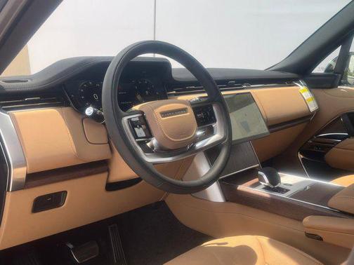 2025 Land Rover Range Rover P400 SE