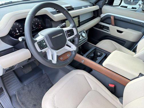 Fuji White 2024 Land Rover Defender 110 P300