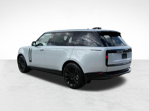 Ethereal Frost Silver SV Bespoke Ultra Met Gloss 2026 Land Rover Range Rover P400 SE 7 Seat