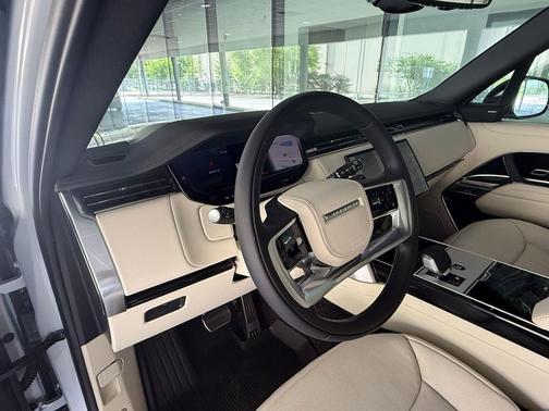 Ethereal Frost Silver SV Bespoke Ultra Met Gloss 2026 Land Rover Range Rover P400 SE 7 Seat