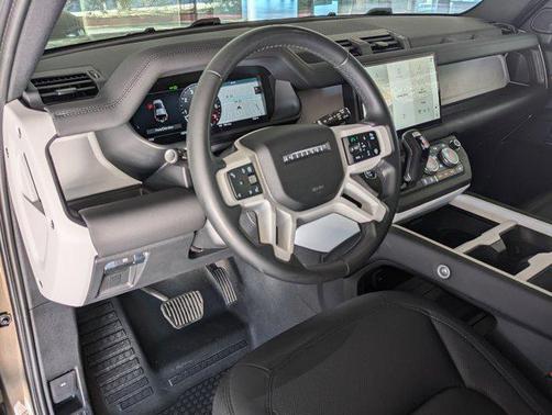 2025 Land Rover Defender 110 P300