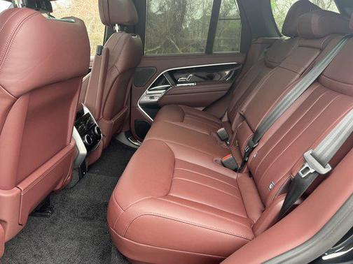 2025 Land Rover Range Rover P530 SE