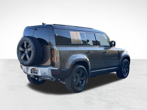 2025 Land Rover Defender 110 P300