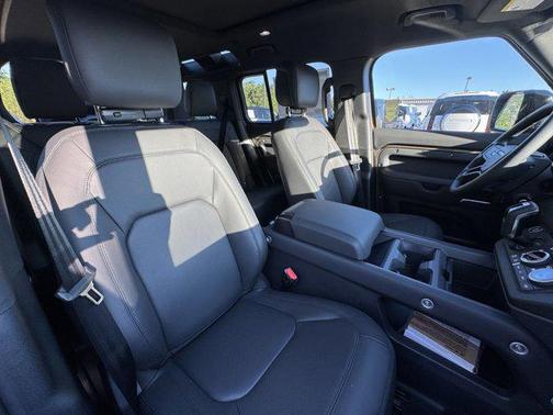 2025 Land Rover Defender 110 P300