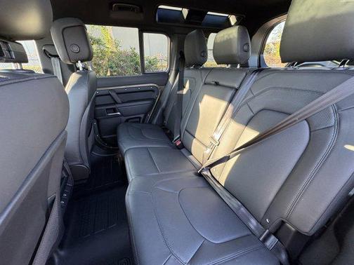 2025 Land Rover Defender 110 P300