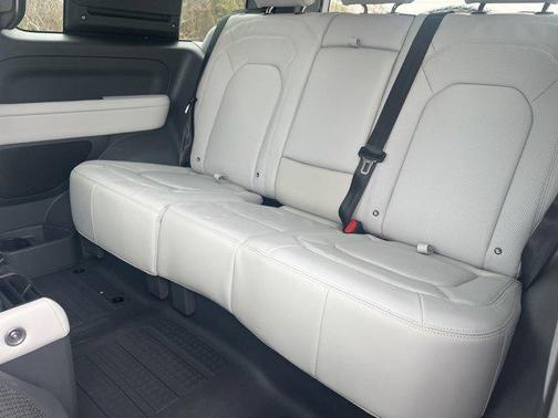 2025 Land Rover Defender 90 P400 X-Dynamic SE