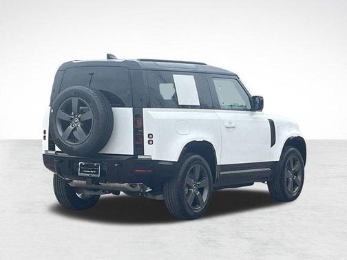 2025 Land Rover Defender 90 P400 X-Dynamic SE