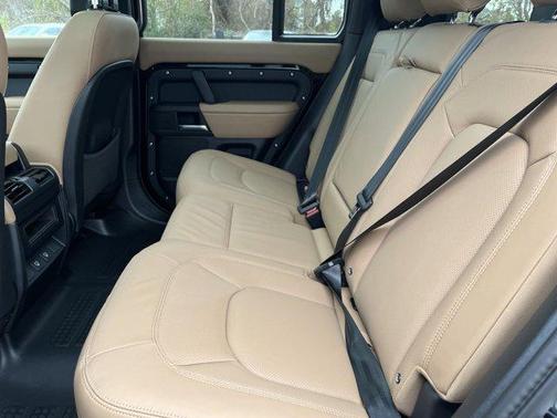 2025 Land Rover Defender 110 P400 X-Dynamic SE