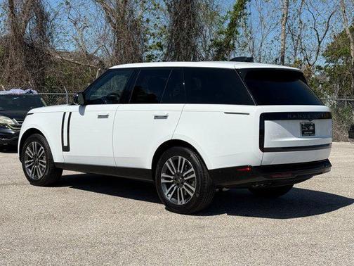 2025 Land Rover Range Rover P530 SE