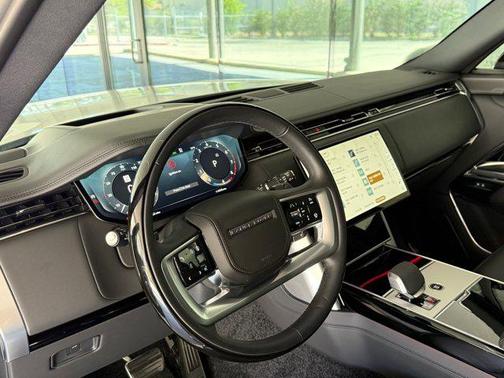 2025 Land Rover Range Rover P530 SE