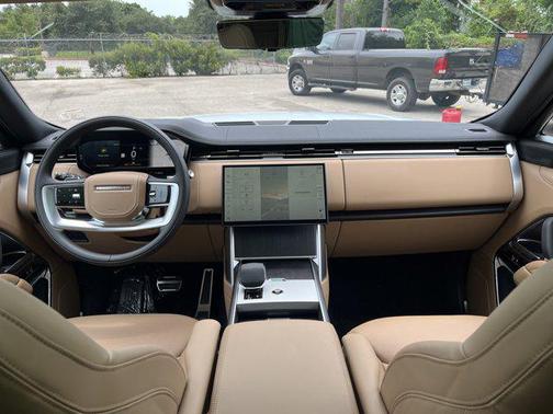 2025 Land Rover Range Rover P530 SE
