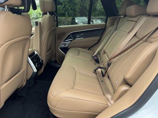 2025 Land Rover Range Rover P530 SE