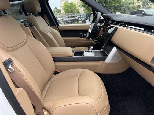 2025 Land Rover Range Rover P530 SE