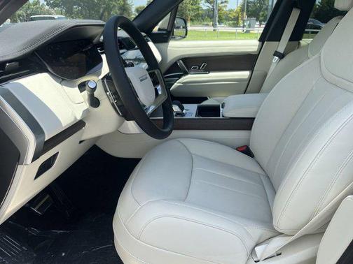 2025 Land Rover Range Rover P400 SE