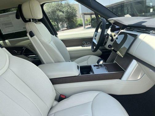2025 Land Rover Range Rover P400 SE