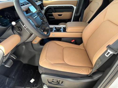 2026 Land Rover Defender 110 V8