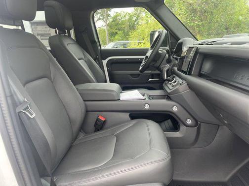 2025 Land Rover Defender 110 P400 S
