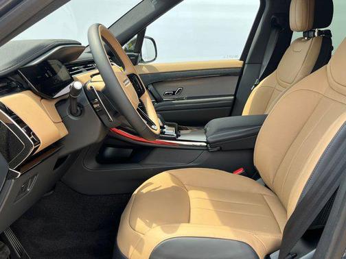 2025 Land Rover Range Rover Sport SE